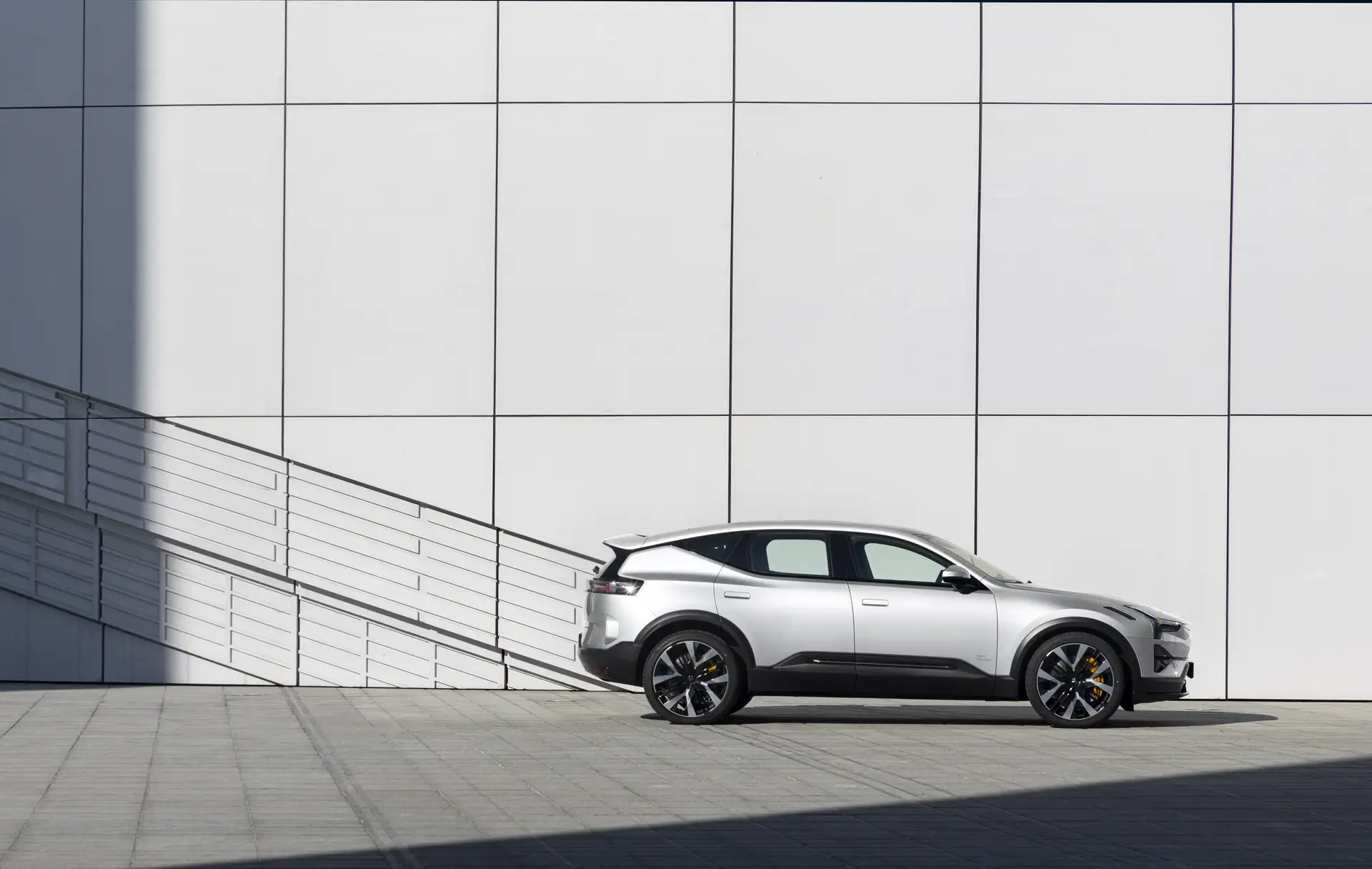 Der Polestar 3 in der Seitansicht. 